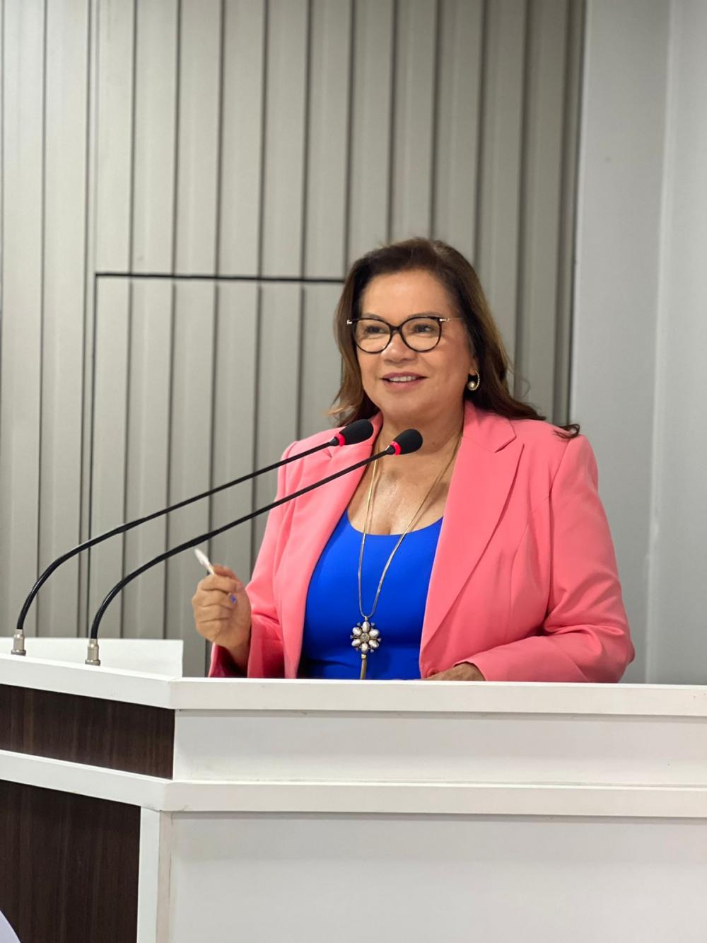 Márcia Baranda faz homenagem aos médicos e a missão de salvar vidas 