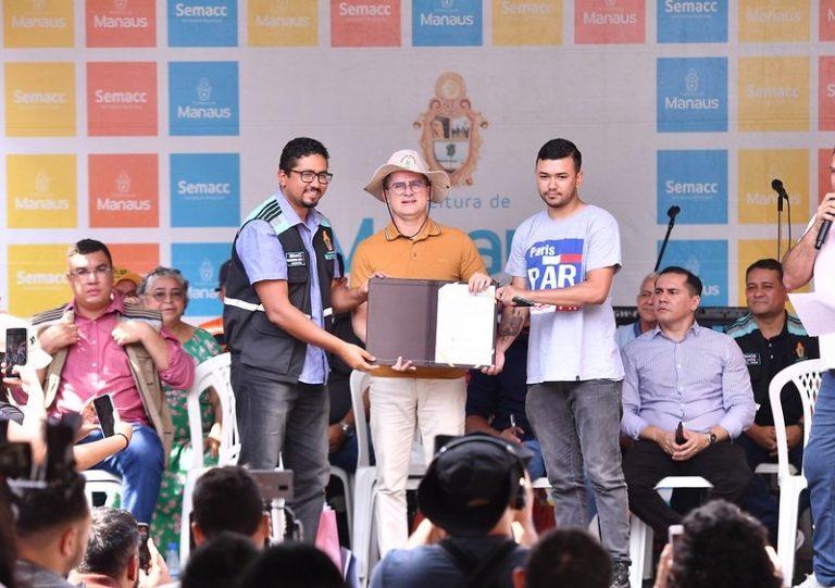 Prefeito David Almeida anuncia reforma de feira municipal