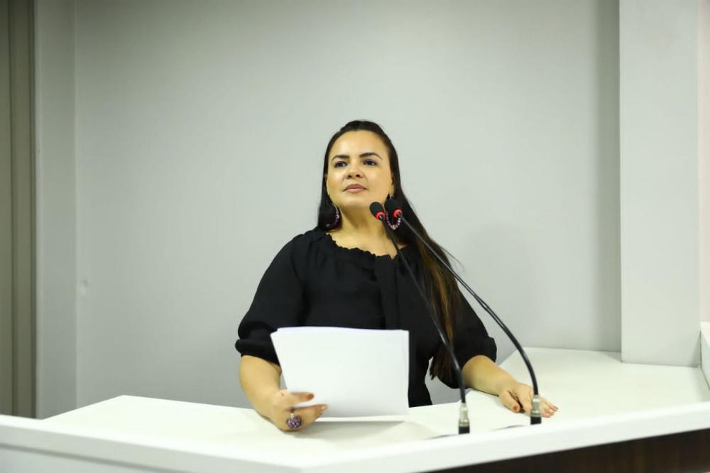 Vanessa Gonçalves solicita melhorias no serviço de água na zona rural de Parintins