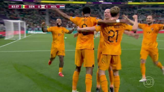 Holanda sofre, mas vence Senegal na estreia da Copa