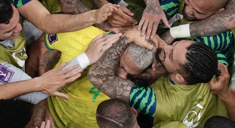 Brasil vence a Sérvia na estreia da Copa com show de Richarlison, mas Neymar preocupa