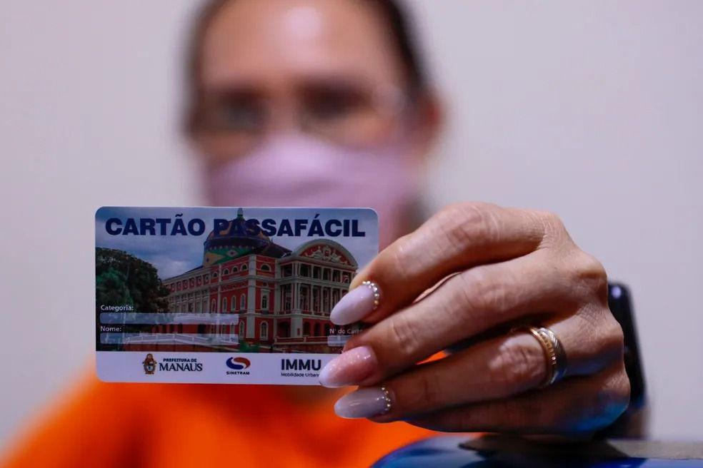 Novo aplicativo do Sinetram permite pagar passagem de ônibus por celular em Manaus