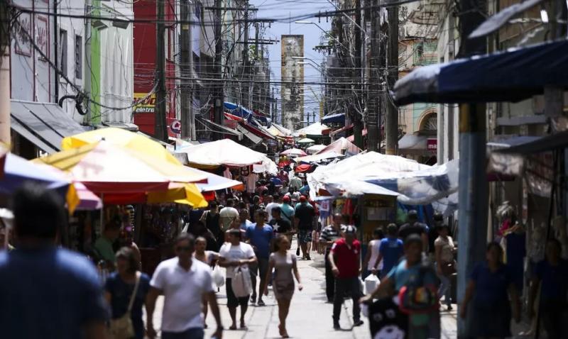 Cartão de crédito é meio de pagamento mais usado para compras de fim de ano no AM, diz Fecomércio