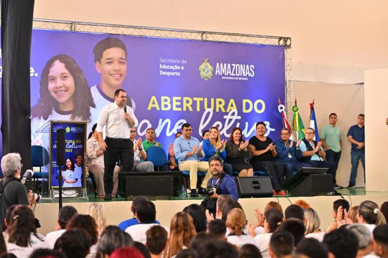 Roberto Cidade participa de abertura do ano letivo e destaca investimentos do Estado