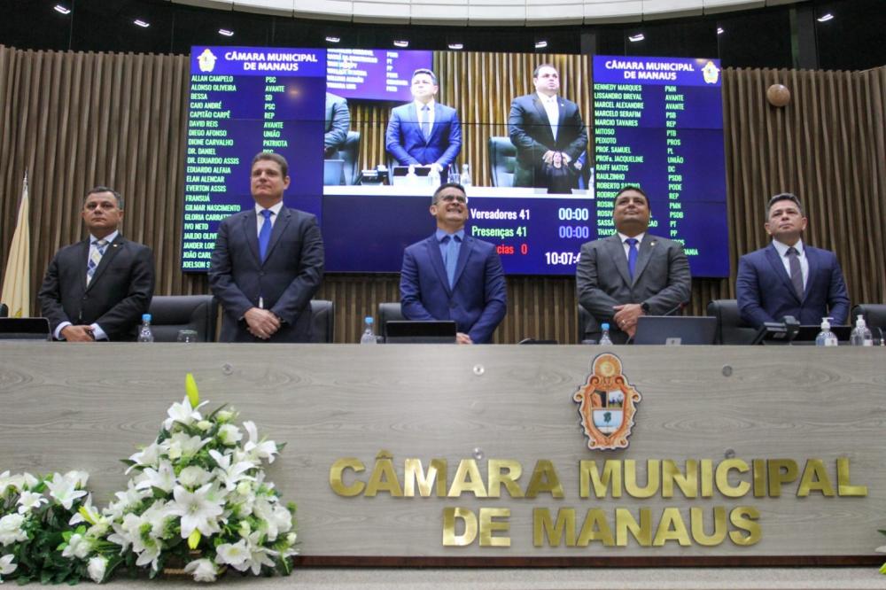 David Almeida abre trabalhos na CMM e projeta grandes obras na capital