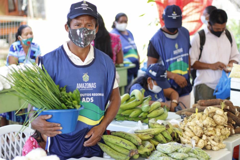GOVERNO DO AMAZONAS ENTREGA NOVA ESTRUTURA DA FEIRA DE PRODUTOS REGIONAIS AO MUNICÍPIO DO CAREIRO CASTANHO