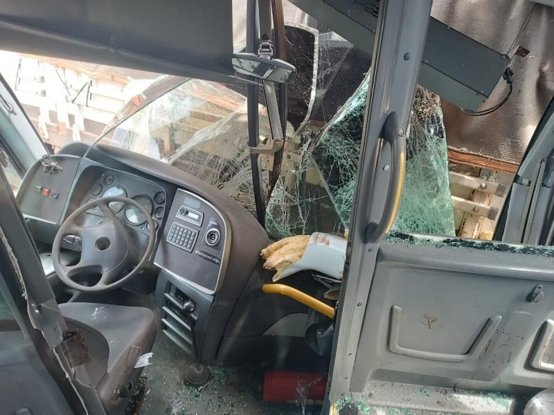 CORPO DE BOMBEIRO REMOVE DAS FERRAGENS VÍTIMAS DE ACIDENTE SE TRÂNSITO NA BR-174