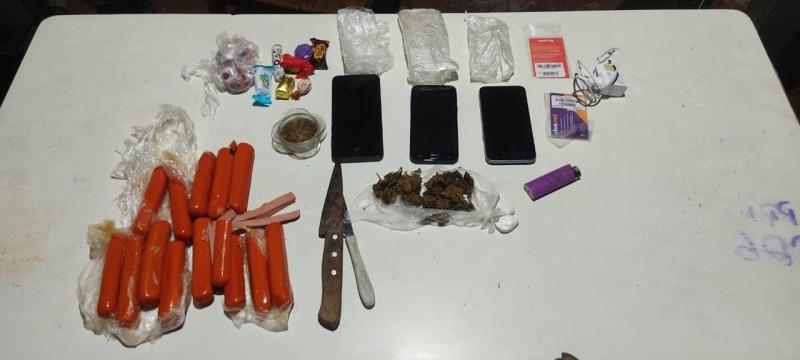 POLÍCIAS MILITARES DO 11° BPM PRENDERAM EM FLAGRANTE HOMEM POR TRÁFICO DE DROGAS NA ÁREA EXTERNA DA UNIDADE PRISIONAL DE PARINTINS