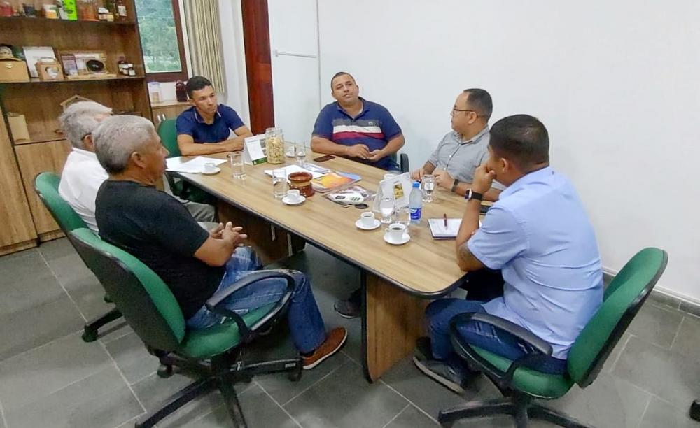 IDAM AUXILIA PRODUTORES DE LEITE DE PARINTINS PARA AUMENTO DA PRODUÇÃO AGRÍCOLA