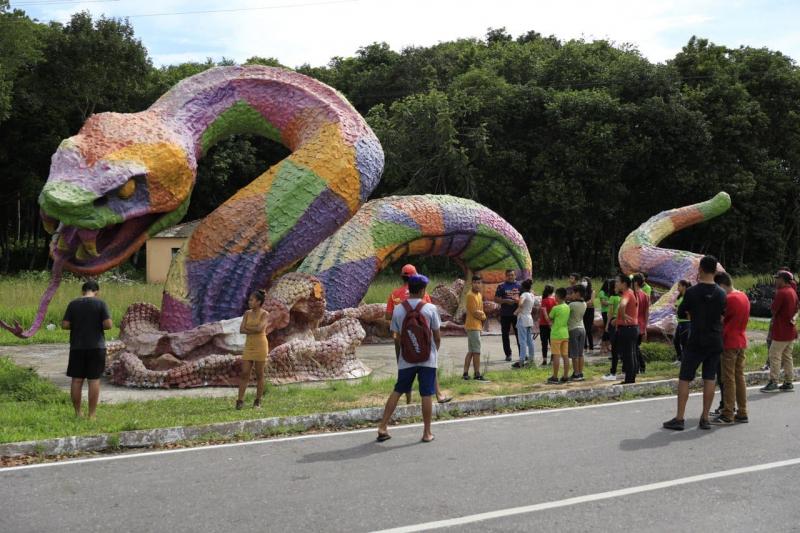 ALUNOS DO LICEU DE ARTES E OFÍCIOS CLÁUDIO SANTORO DE PARINTINS VISITAM GALERIA DE ARTE A CÉU ABERTO DA CIDADE