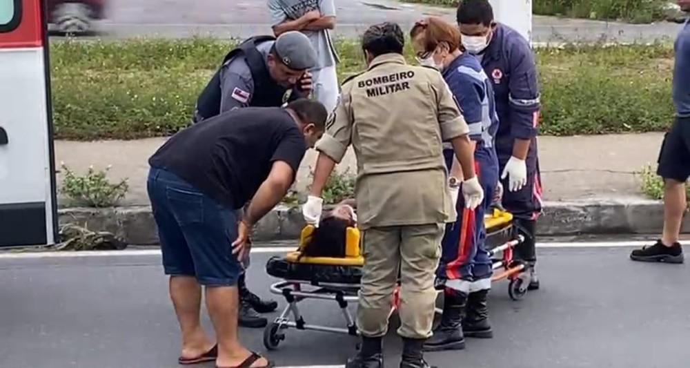 MULHER É ATROPELADA NA AVENIDA DAS TORRES, EM MANAUS