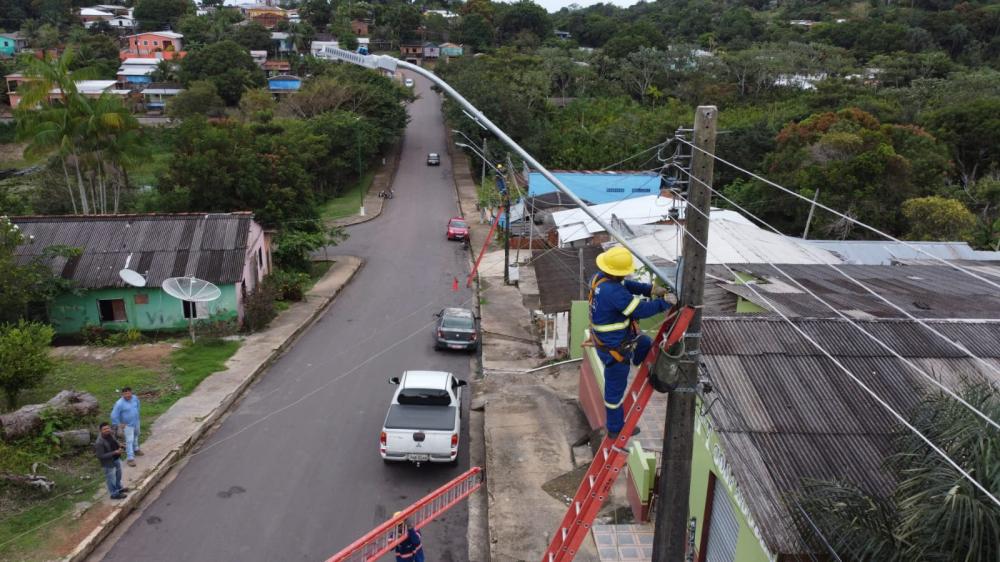 MORADORES DE SILVES E ITAPIRANGA COMEMORAM CHEGADA DA ILUMINAÇÃO DE LED