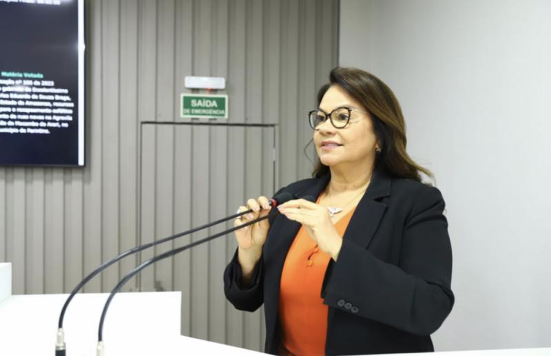 MÁRCIA BARANDA SOLICITA INFORMAÇÕES SOBRE A EFETIVAÇÃO DE AGENTES COMUNITÁRIOS (ACS E ACE) APROVADOS NO PROCESSO SELETIVO SIMPLIFICADO DE 1999