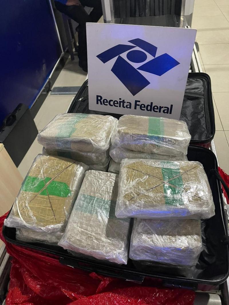 RECEITA FEDERAL APREENDE MAIS DE 20 KG DE DROGA EM MALA NO AEROPORTO DE MANAUS