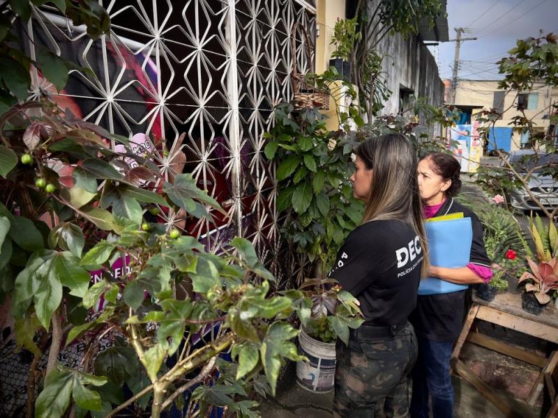 IDOSA ERA MALTRATADA POR FILHA E MANTIDA EM CASA REPLETA DE LIXO EM MANAUS, DIZ POLÍCIA