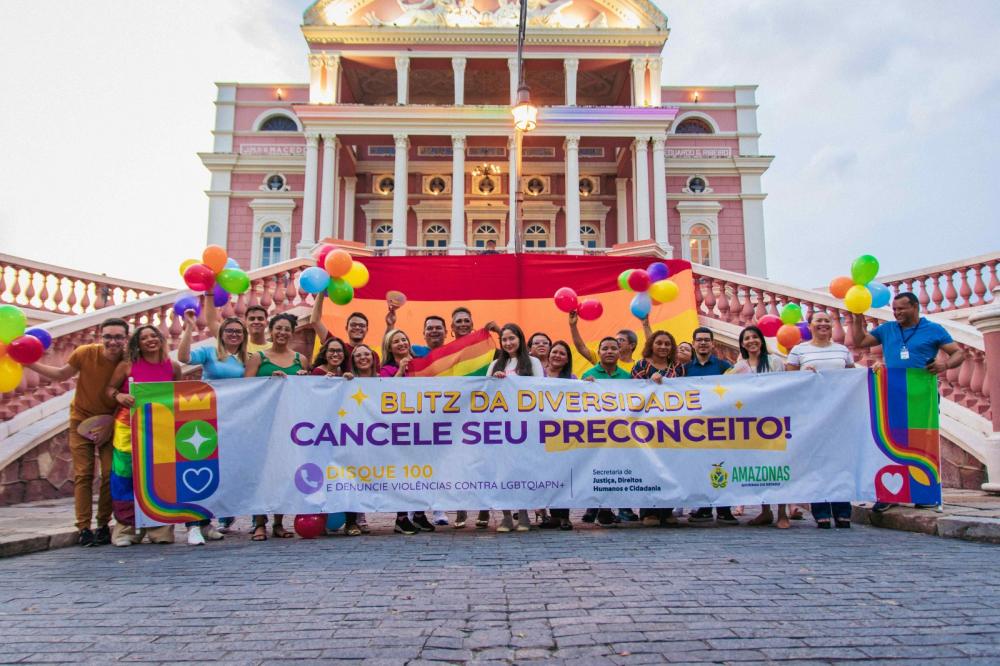 GOVERNO DO AMAZONAS ILUMINA SÍMBOLOS DA CAPITAL EM APOIO AO DIA NACIONAL DO ORGULHO GAY
