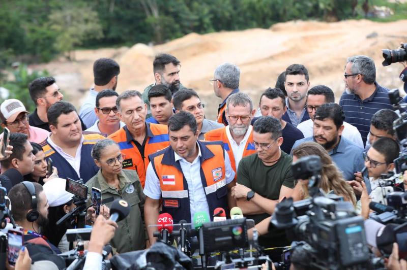 WILSON LIMA ANUNCIA REASSENTAMENTO DE MAIS DE 200 FAMÍLIAS AFETADAS PELA CHUVA 
