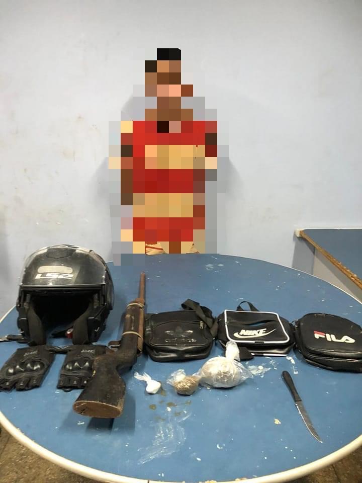 POLICIAIS MILITARES DO 11° BPM PRENDEM EM FLAGRANTE HOMEM POR TRÁFICO DE DROGAS E PORTE ILEGAL DE ARMA DE FOGO NO BAIRRO NOSSA SENHORA DE NAZARÉ EM PARINTINS