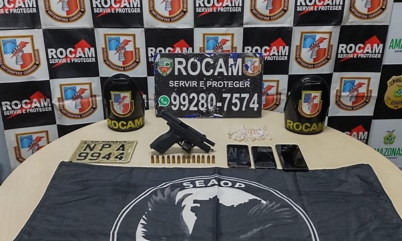HOMEM É PRESO E ADOLESCENTES APREENDIDO COM ARMA, MUNIÇÃO E DROGAS EM MANAUS