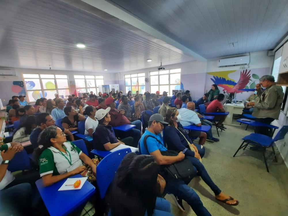 ANALISTAS DO IPAAM ORIENTAM PRODUTORES RURAIS DO ALTO SOLIMÕES SOBRE LICENCIAMENTO AMBIENTAL