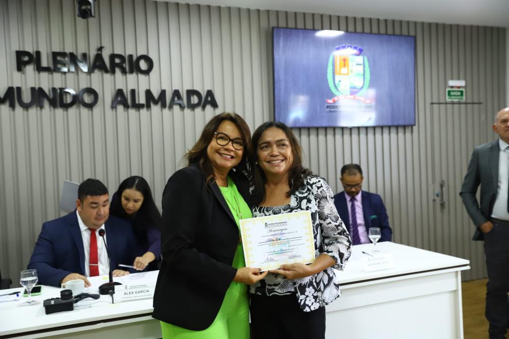 MARCIA BARANDA HOMENAGEIA JORNALISTA PARINTINENSE POR SUA TRAJETÓRIA DE 35 ANOS NA PROFISSÃO
