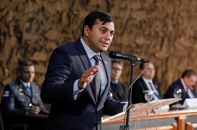 WILSON LIMA ANUNCIA ANTECIPAÇÃO DA PRIMEIRA PARCELA DO 13° SALÁRIO DE SERVIDORES ESTADUAIS