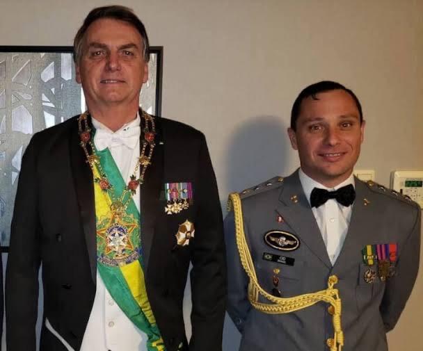 QUEM É MAURO CID, EX-AJUDANTE DE ORDENS DE BOLSONARO PRESO EM OPERAÇÃO CONTRA DADOS FALSOS DE VACINA E INVESTIGADO POR JOIAS SAUDITAS