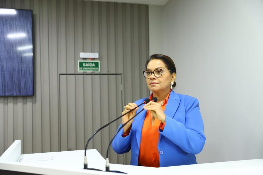 VEREADORA MÁRCIA BARANDA SOLICITA CONTRATAÇÃO DE MÉDICOS NEUROLOGISTAS PARA PARINTINS