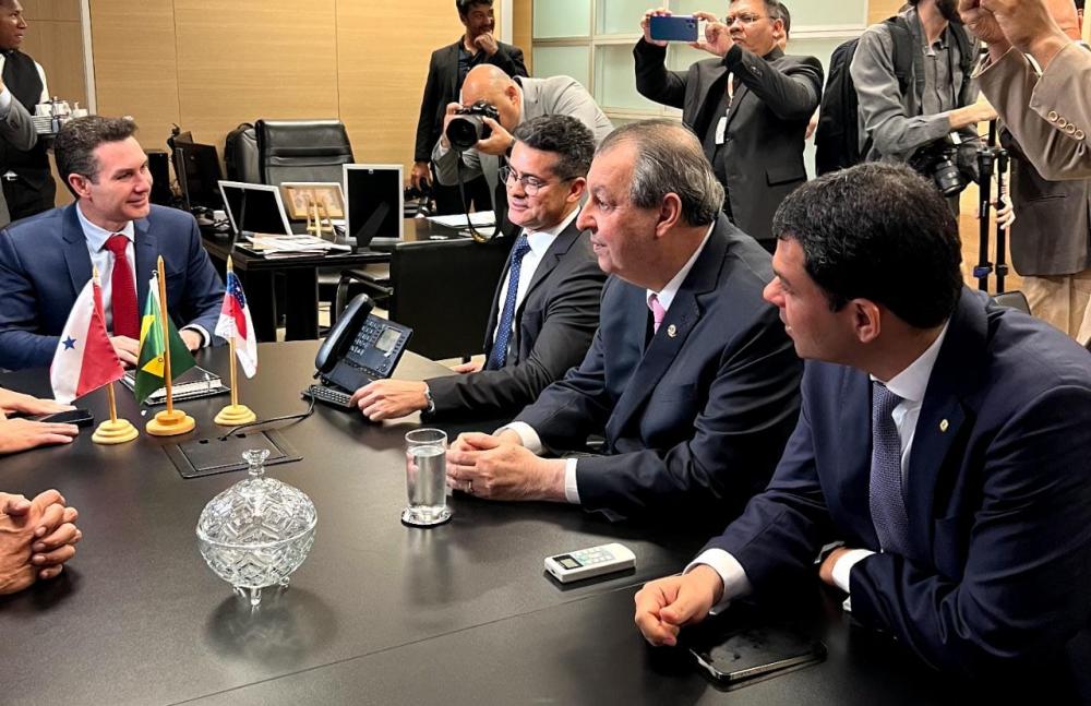 SAULLO VIANNA, PREFEITO DE MANAUS E BANCADA DO AM VÃO AO MINISTÉRIO DAS CIDADES EM BUSCA DE RECURSOS PARA MORADIAS POPULARES E CONTENÇÃO DE ENCOSTAS