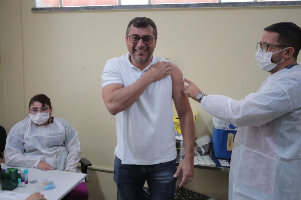 WILSON LIMA ATUALIZA CARTÃO DE VACINAÇÃO CONTRA INFLUENZA E COVID-19 E REFORÇAR CONVITE PARA POPULAÇÃO SE IMUNIZAR 