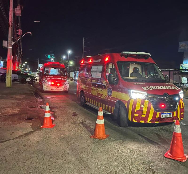 CORPO DE BOMBEIROS COMBATE INCÊNDIO EM LOJA DE MÓVEIS ELETRODOMÉSTICOS NA AVENIDA TORQUATO TAPAJÓS