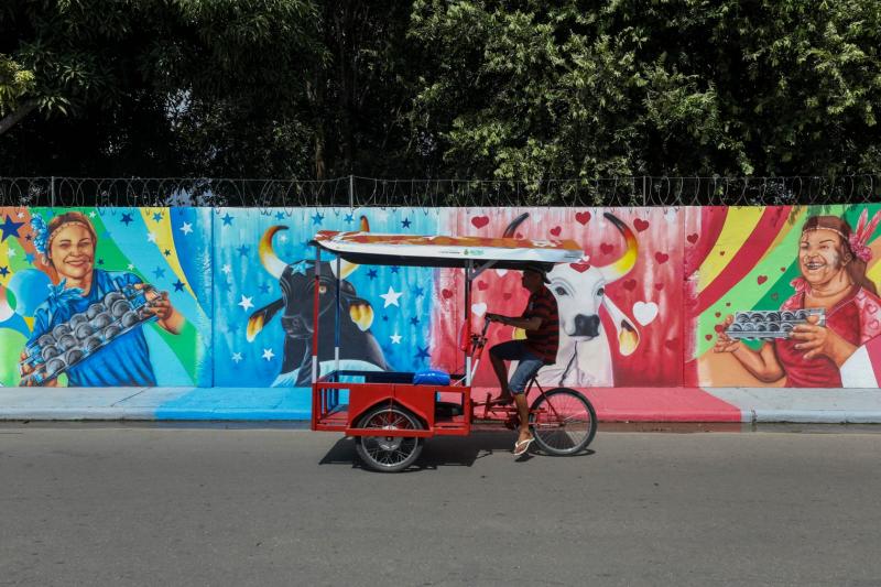 PARINTINS INSTAGRAMÁVEL: MURAIS ESPALHADOS PELA CIDADE VIRAM CENÁRIO PARA REGISTROS FOTOGRÁFICOS 