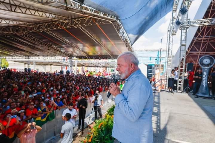 VEREADORA MÁRCIA BARANDA PRESTIGIA VISITA DO PRESIDENTE LULA EM PARINTINS E CELEBRA INVESTIMENTOS PARA O AMAZONAS 
