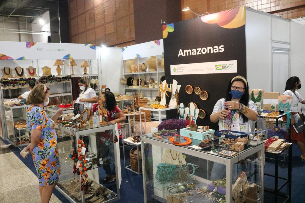 GOVERNO DO AMAZONAS LANÇA EDITAL DE CHAMAMENTO PARA ARTESÃOS INTERESSADOS EM PARTICIPAR DO 16° SALÃO DO ARTESANATO - RAÍZES BRASILEIRAS