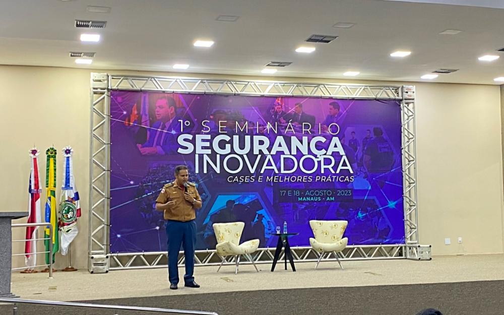 COMANDANTE-GERAL DO CORPO DE BOMBEIROS CONDUZ PALESTRA DURANTE O 1º SEMINÁRIO DE SEGURANÇA INOVADPRA 
