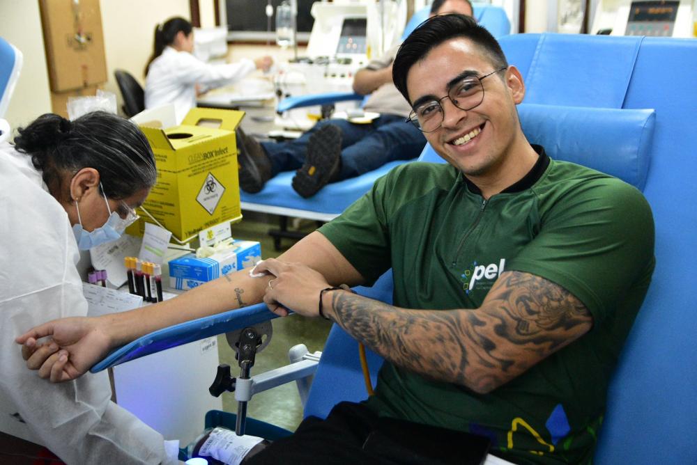 COLABORADORES DOS PROGRAMAS PELCI E RESPIRAR FAZEM DOAÇÃO DE SANGUE AO HEMOAM