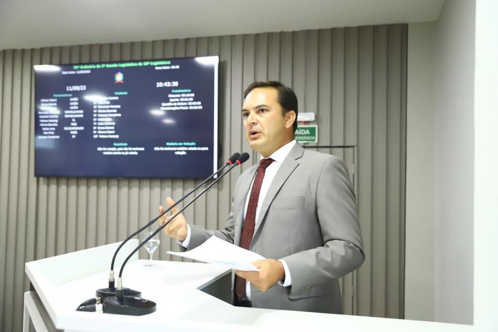 VEREADOR MATEUS ASSAYAG PROPÕE PL QUE INSTITUI CAMPANHA PARA CUIDADO DA SAÚDE MENTAL MATERNA