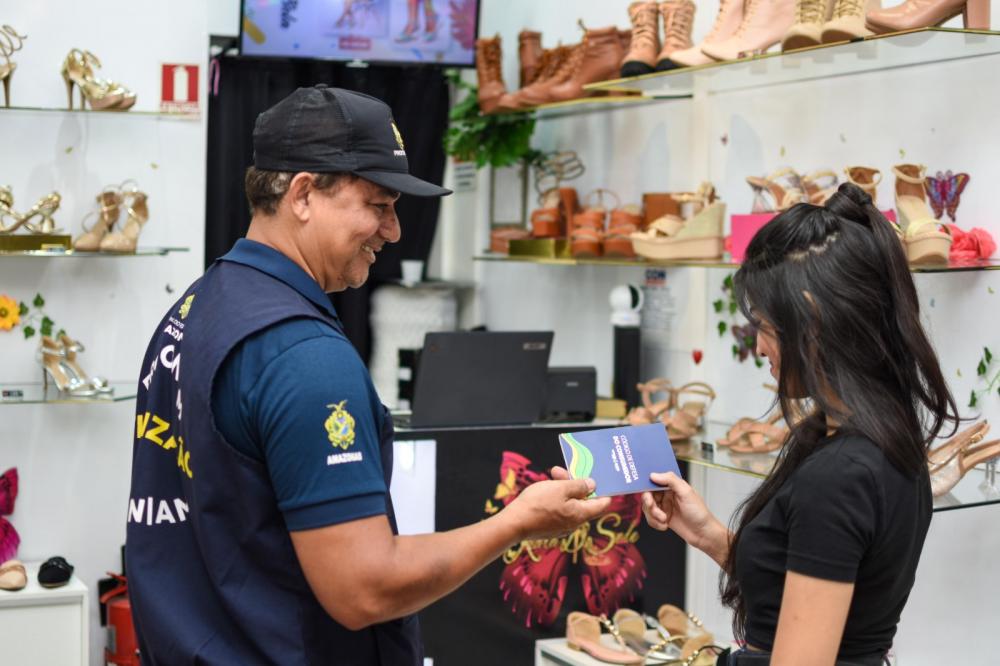 PROCON-AM REALIZA AÇÃO EDUCATIVA NOS 33 ANOS DO CÓDIGO DE PROTEÇÃO E DEFESA DO CONSUMIDOR 
