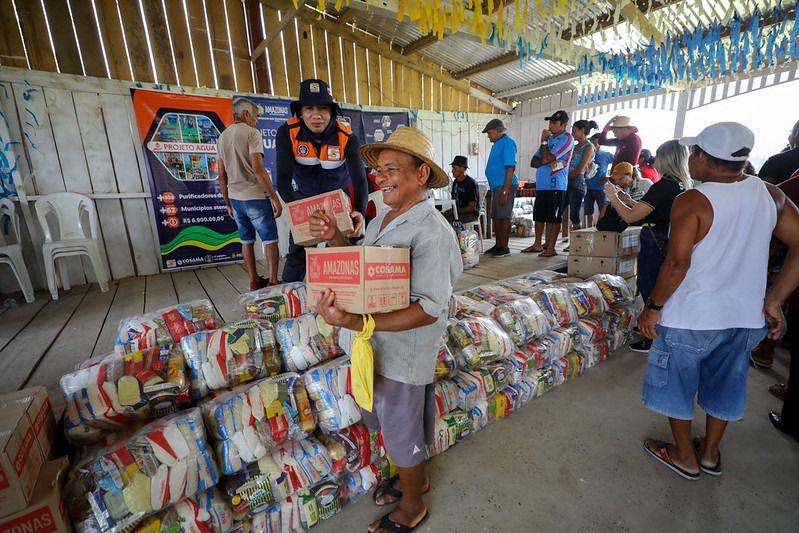 Governo do Amazonas envia mais de 500 toneladas de alimentos  para comunidades isoladas pela estiagem