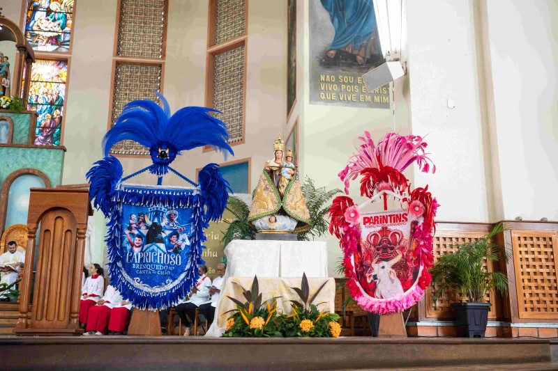Festival de Parintins 2026: Missa tradicional reúne Caprichoso e Garantido em momento de união antes da disputa na arena