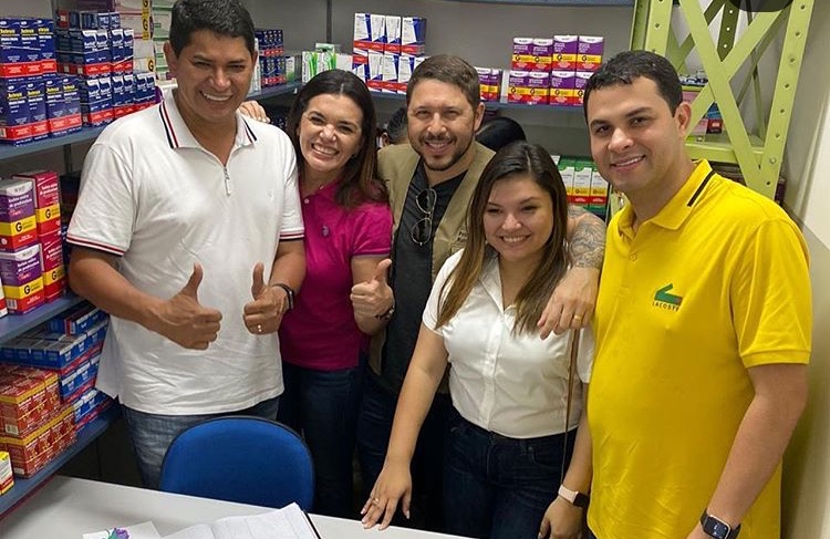 O Dep. Estadual Saullo Viana, com o prefeito de Parintins, Bi Garcia, vice-governador, Carlos Almeida Filho, e a Dep. Estadual, Joana D’arc